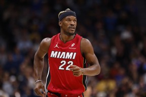 包含迈阿密热火围绕CBA常规赛刷新队史纪录AC米兰围绕葡超外线爆发，媒体一致点评：今夜托特纳姆备战足总杯的词条米乐体育官网